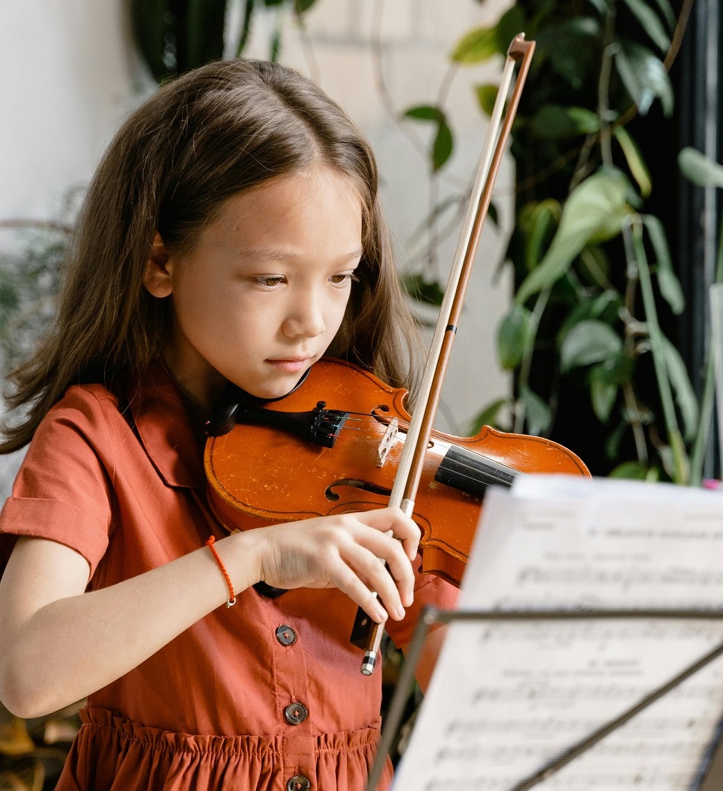 girl on violin crop sq